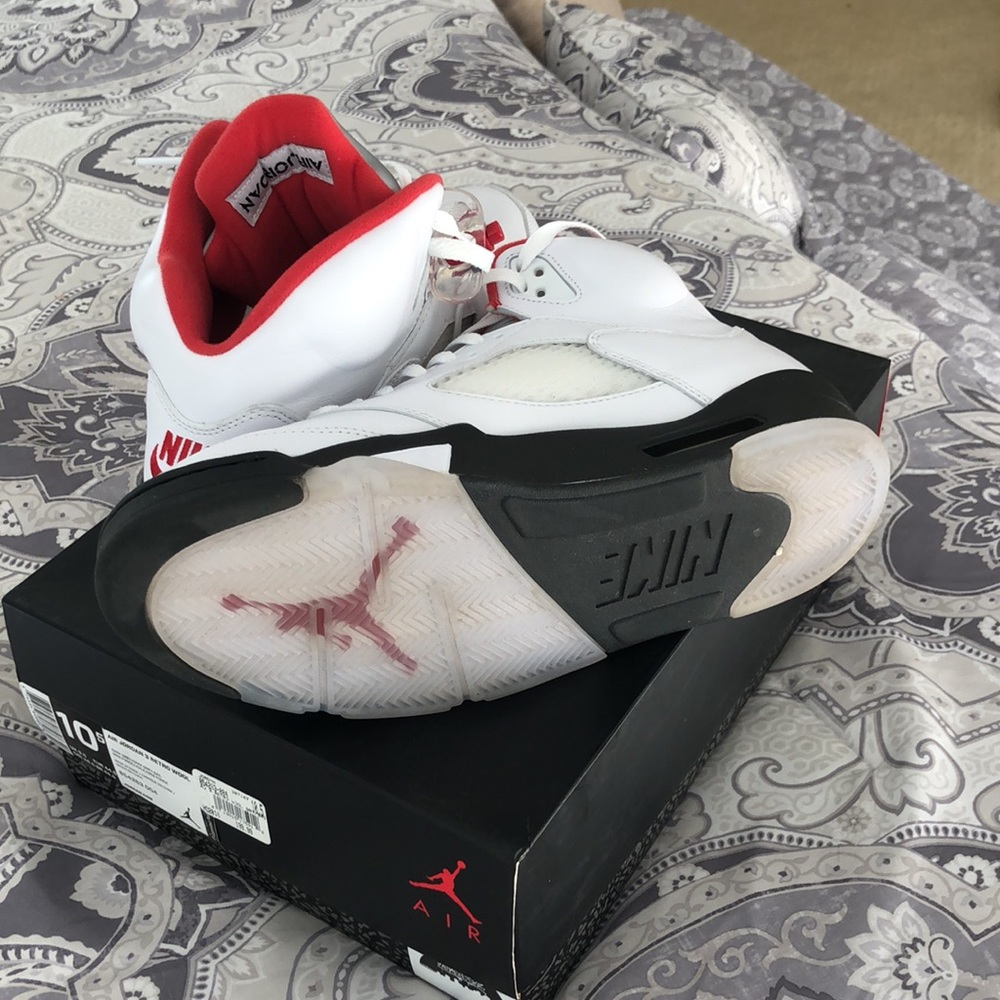Fire red Jordan v’s - Picture 3 of 6